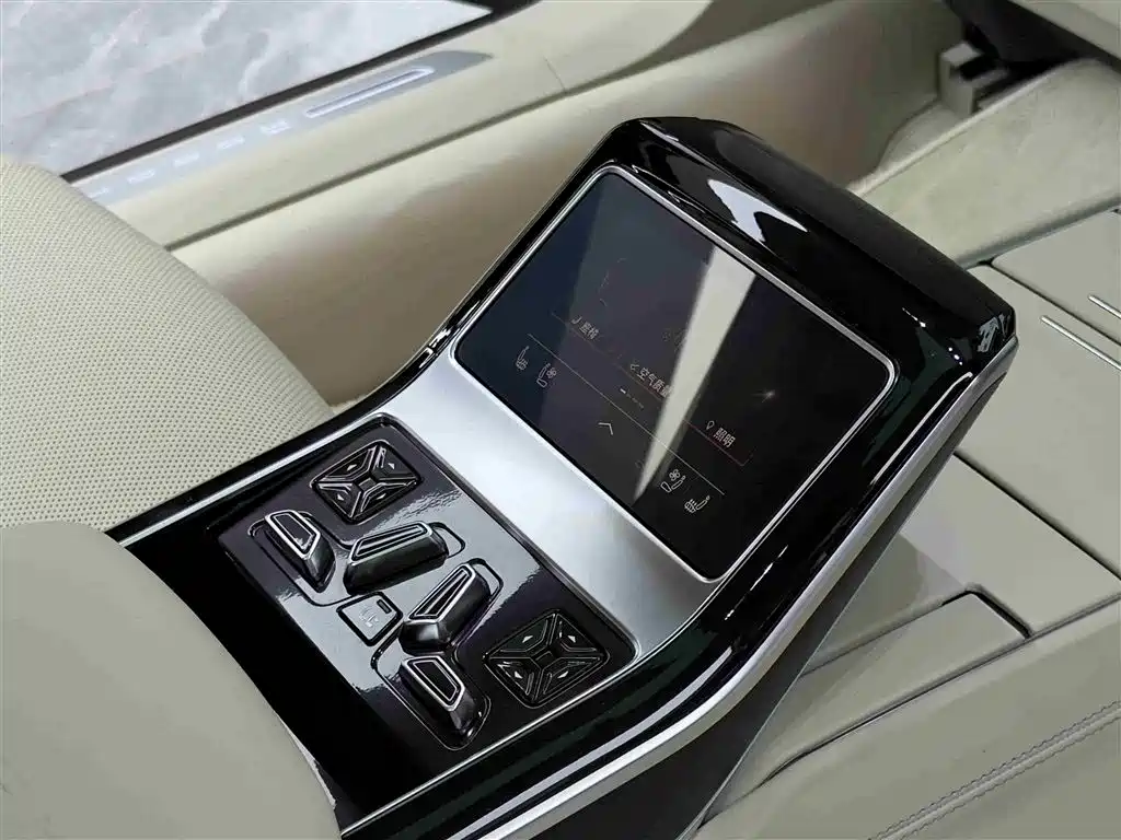 Audi A8 2025 — фото 10