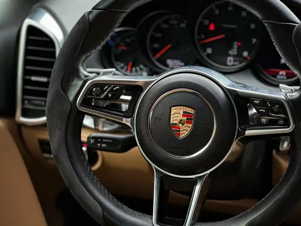 Porsche Cayenne 2015 — фото 4