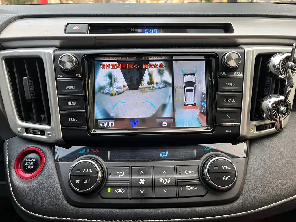Toyota RAV4 2017 — фото 10