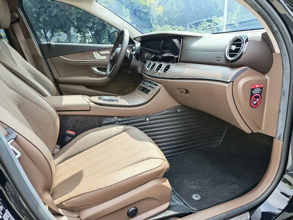 Mercedes-Benz E-Class 2023 — фото 13