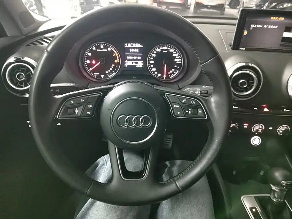 Audi A3 2018 — фото 11