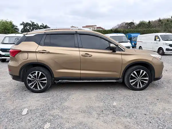 GAC Trumpchi GS4 2015