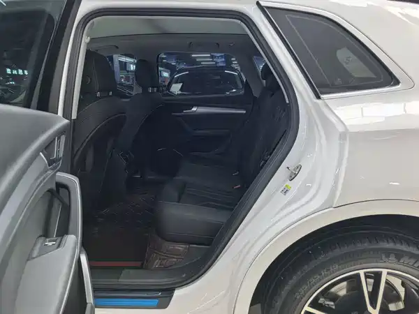 Audi Q5L 2022
