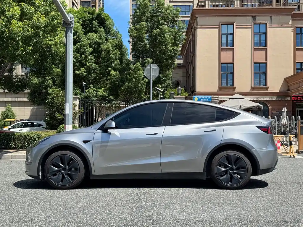 Tesla Model Y 2023 — фото 15