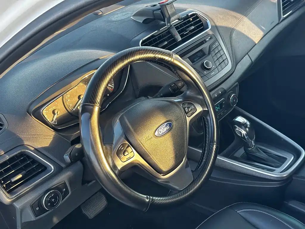 Ford Escort 2015