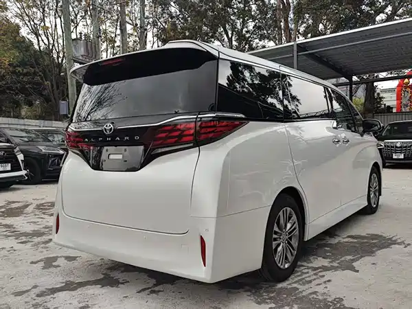 Toyota Alphard 2024