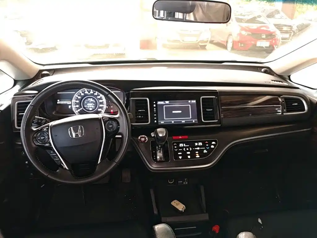 Honda Elysion 2018 — фото 16