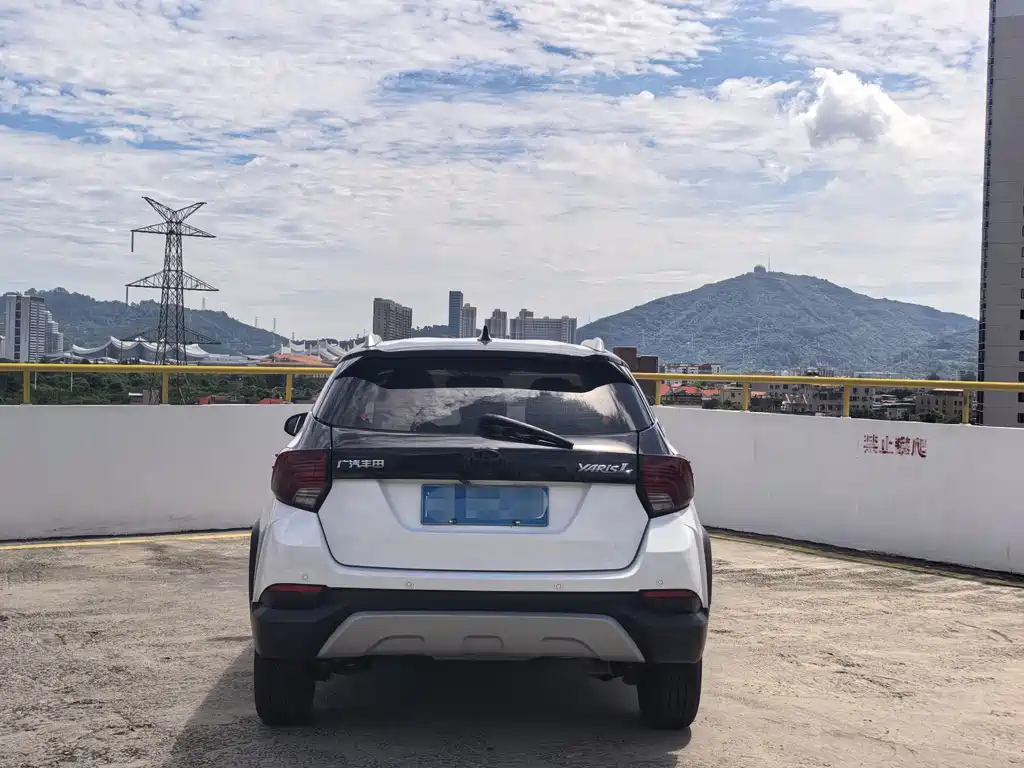 Toyota Yaris L 2021