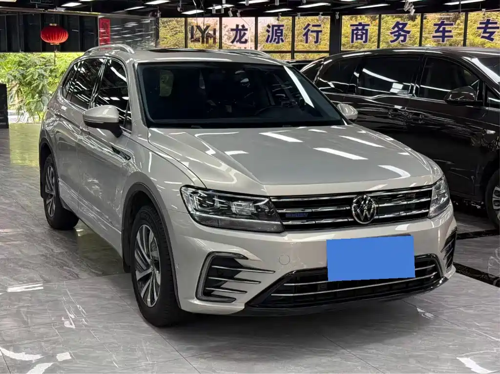 Volkswagen Tiguan L Plug-In Hybrid 2021 — фото 3
