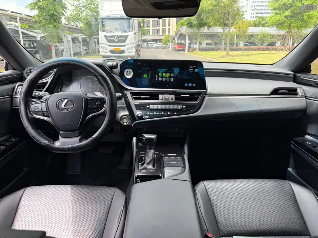 Lexus ES 2021 — фото 16