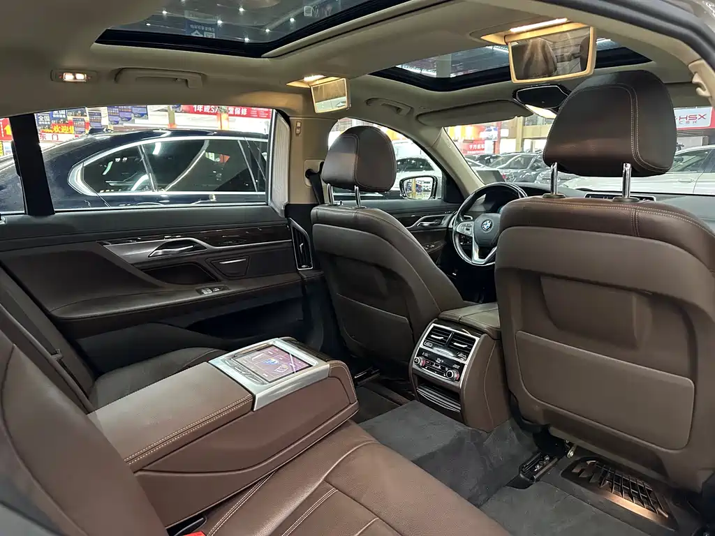 BMW 7 Series 2017 — фото 14