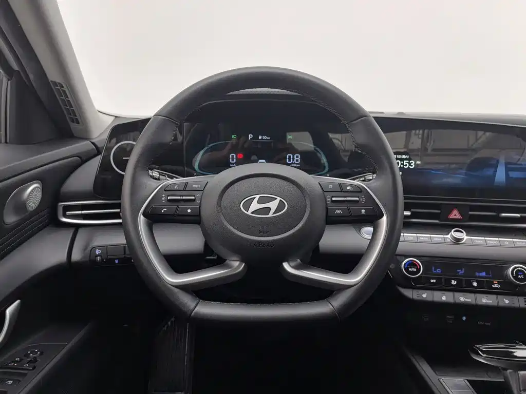 Hyundai Elantra 2025 — фото 11