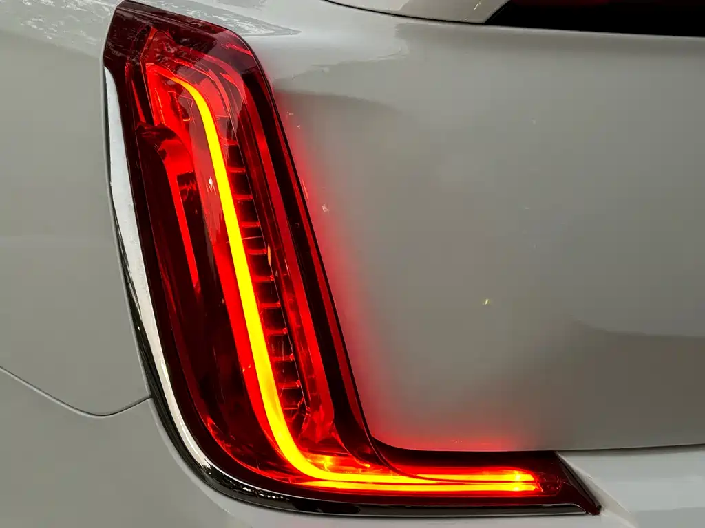 Cadillac XTS 2018 — фото 16