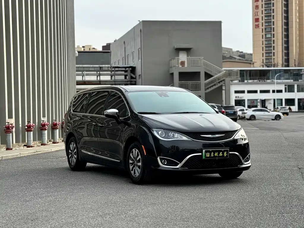 Chrysler Grand Voyager PHEV 2020 — фото 3