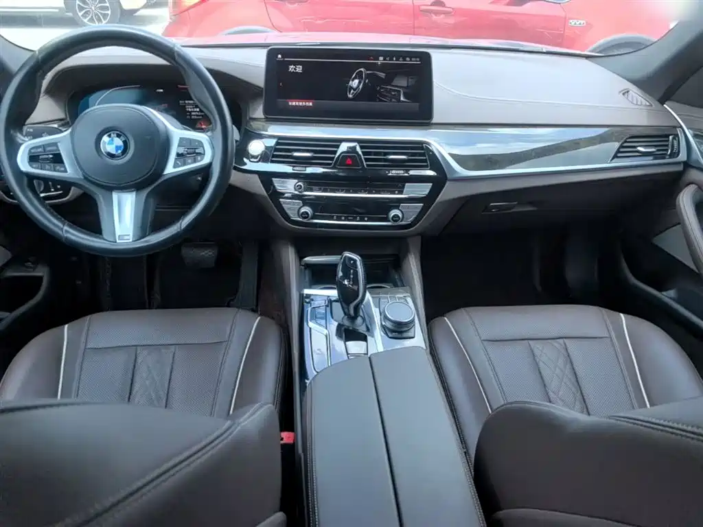 BMW 5 Series 2021 — фото 10
