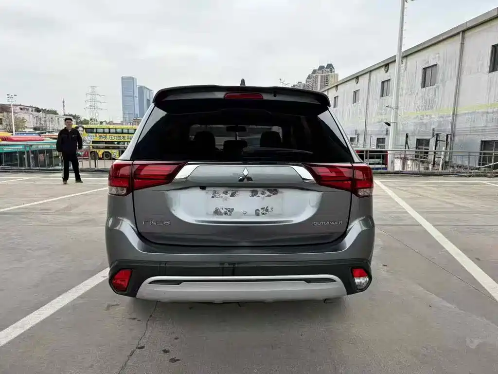 Mitsubishi Outlander 2019 — фото 5