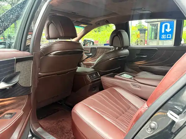 Lexus LS 2019