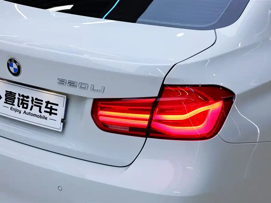 BMW 3 Series 2017 — фото 15