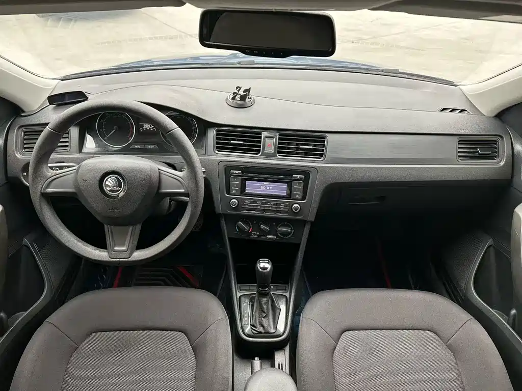 Skoda Rapid Spaceback 2017 — фото 9
