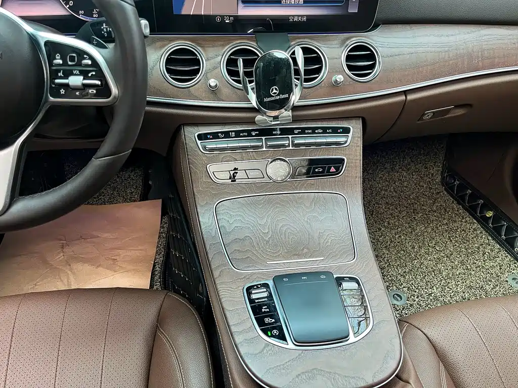 Mercedes-Benz E-Class 2018 — фото 16