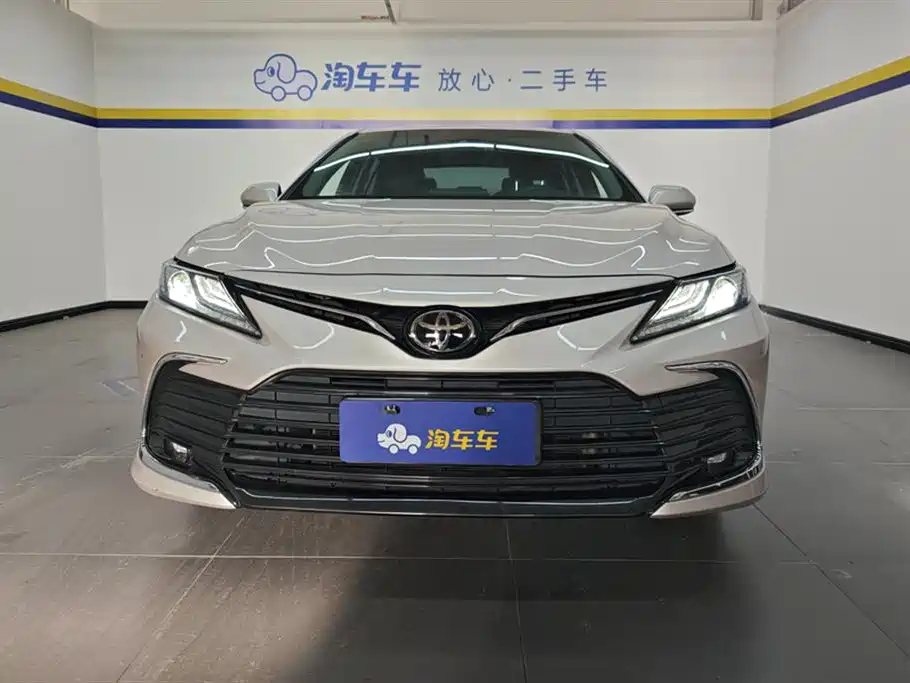 Toyota Camry 2022 — фото 2