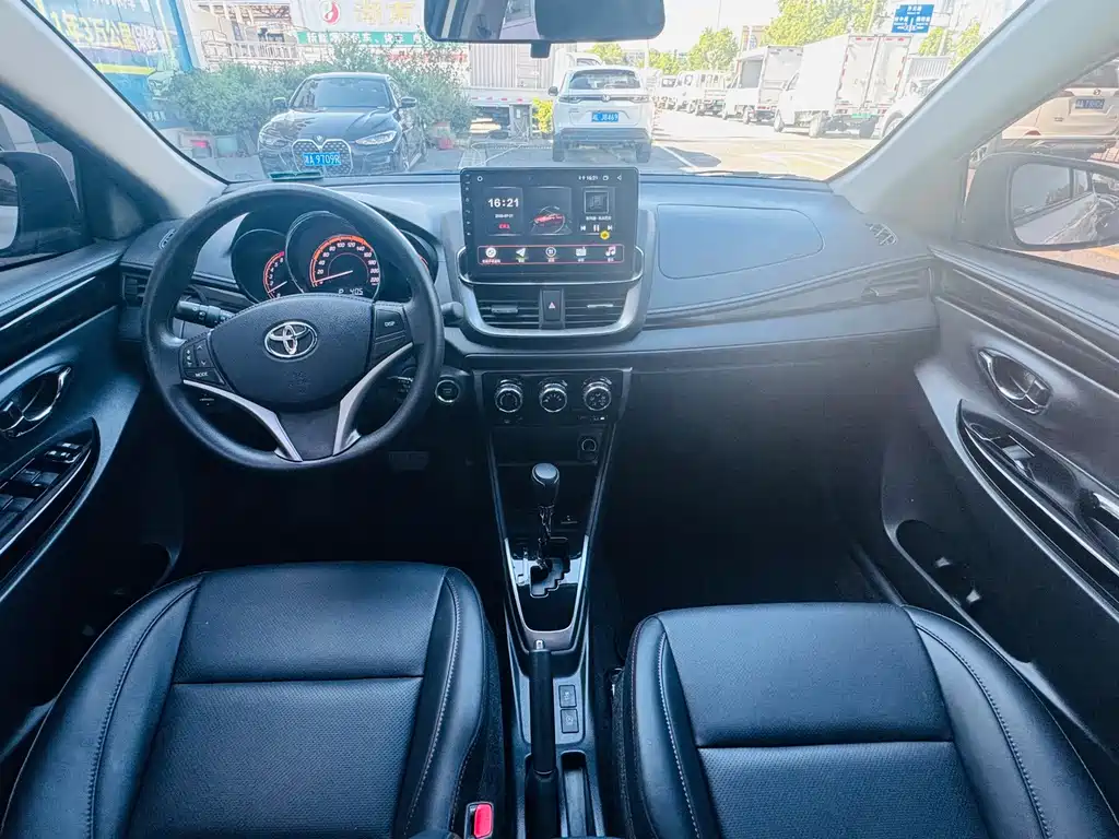 Toyota Yaris L 2023 — фото 9
