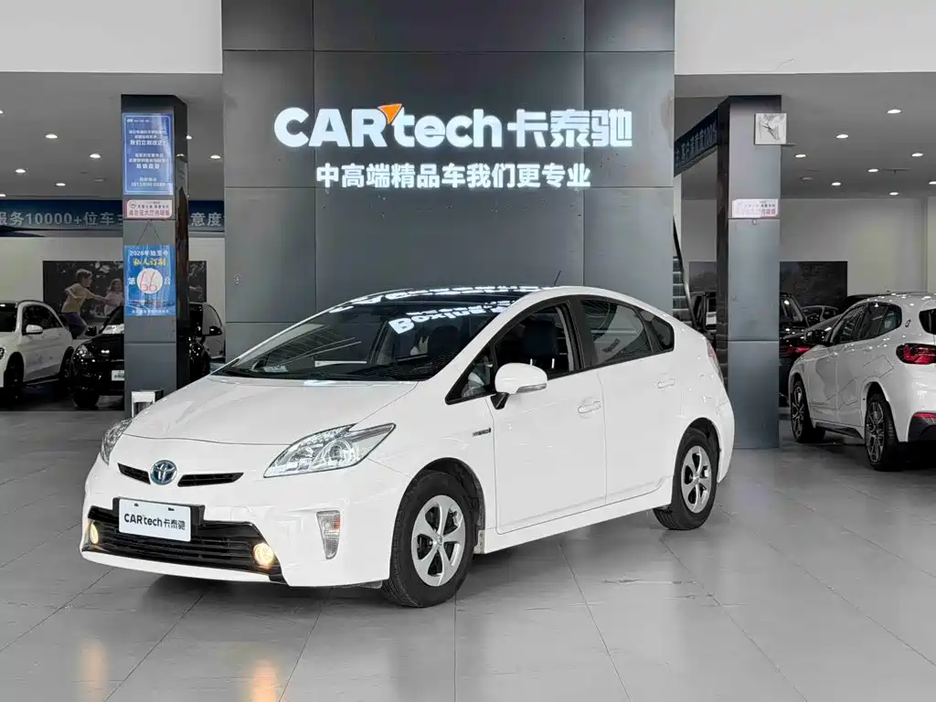 Toyota Prius 2015 — фото 1