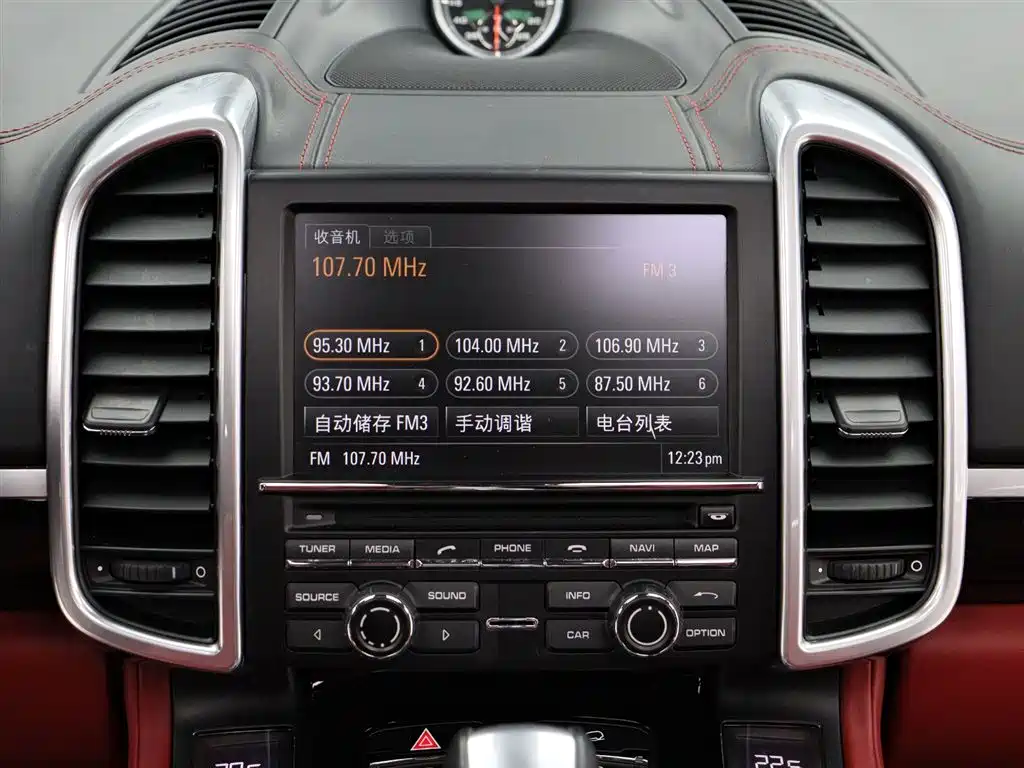 Porsche Cayenne 2016 — фото 20