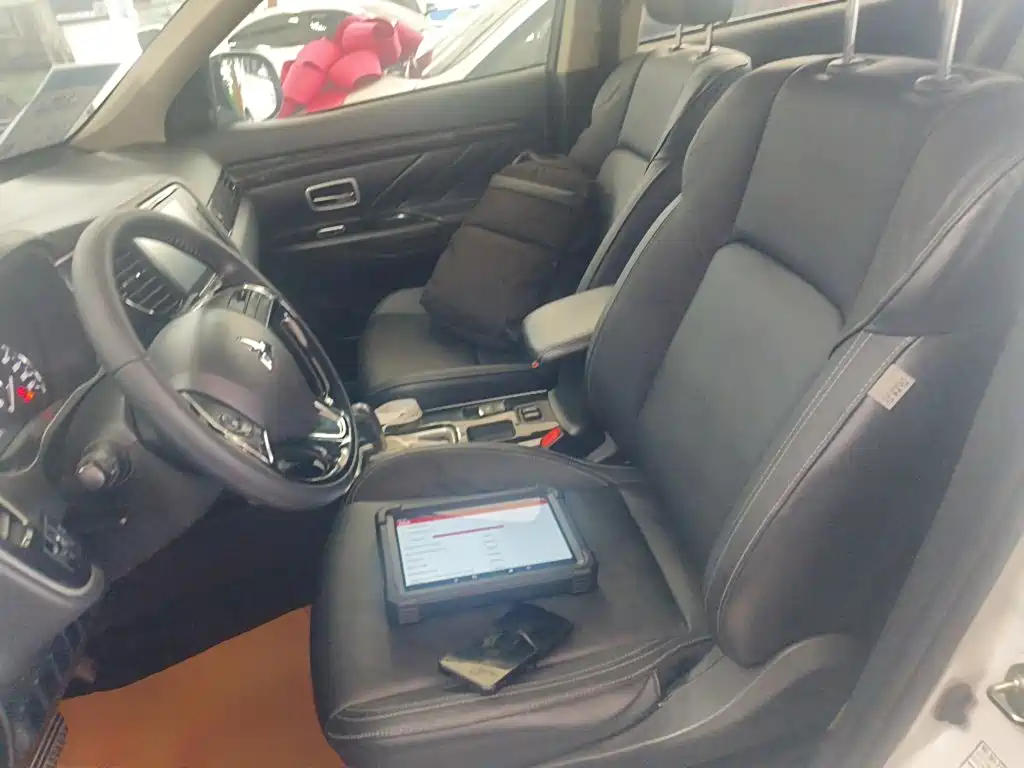 Mitsubishi Outlander 2019 — фото 11