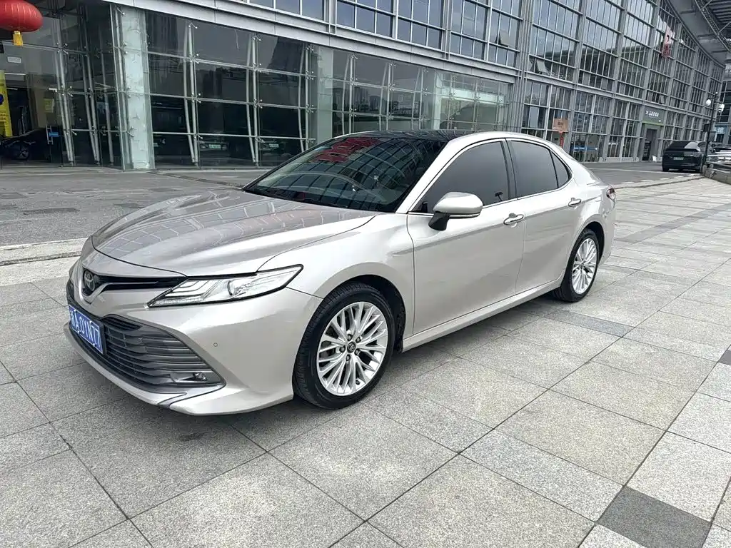 Toyota Camry 2018 — фото 1