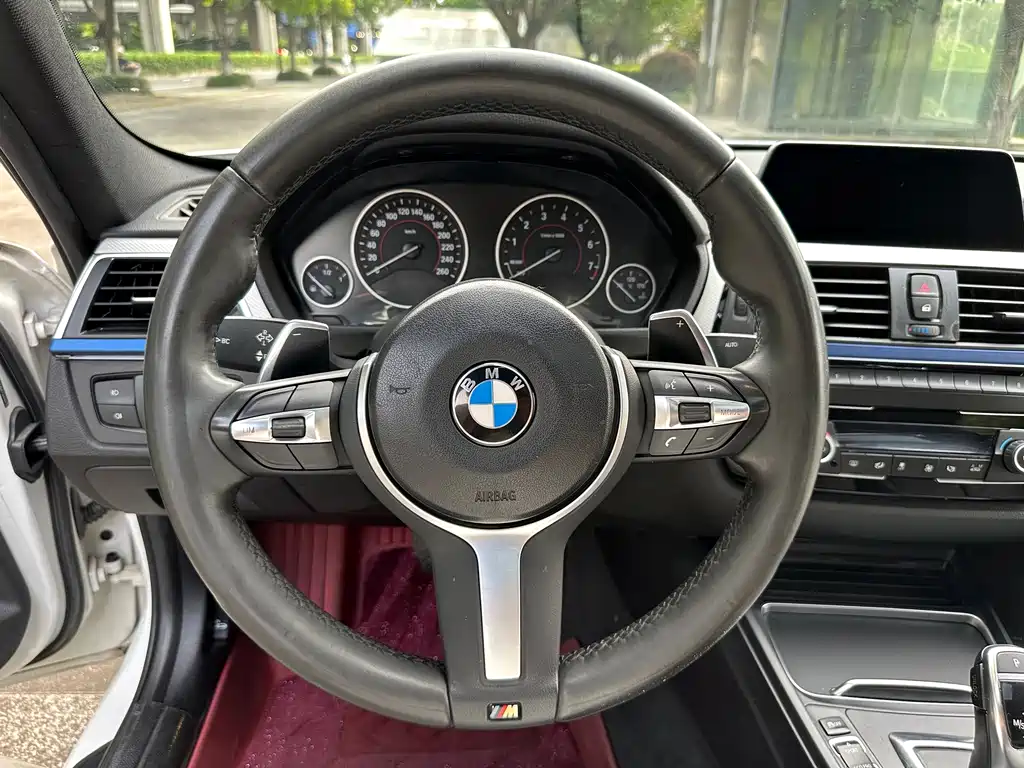 BMW 3 Series 2018 — фото 8