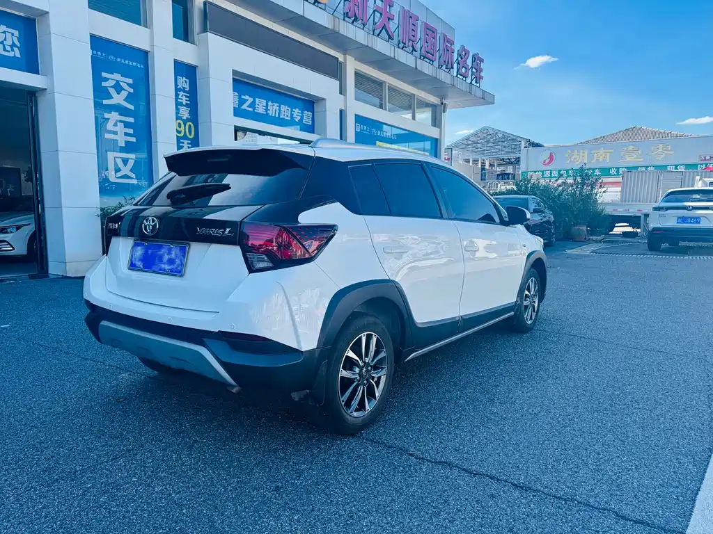 Toyota Yaris L 2023 — фото 5