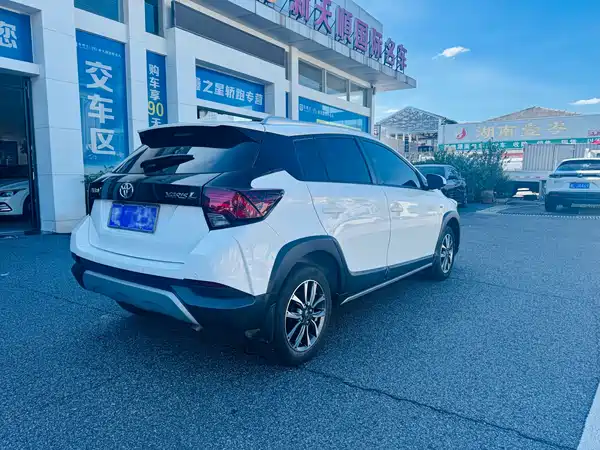 Toyota Yaris L 2023