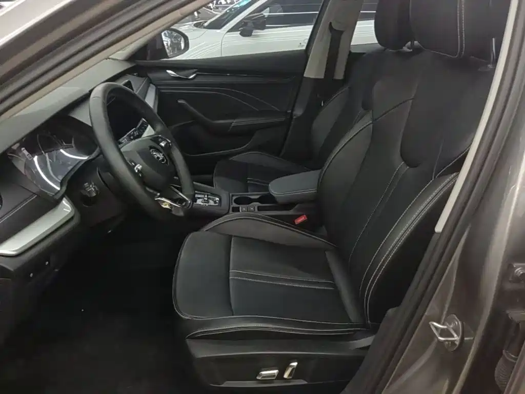 Skoda Octavia 2022 — фото 15
