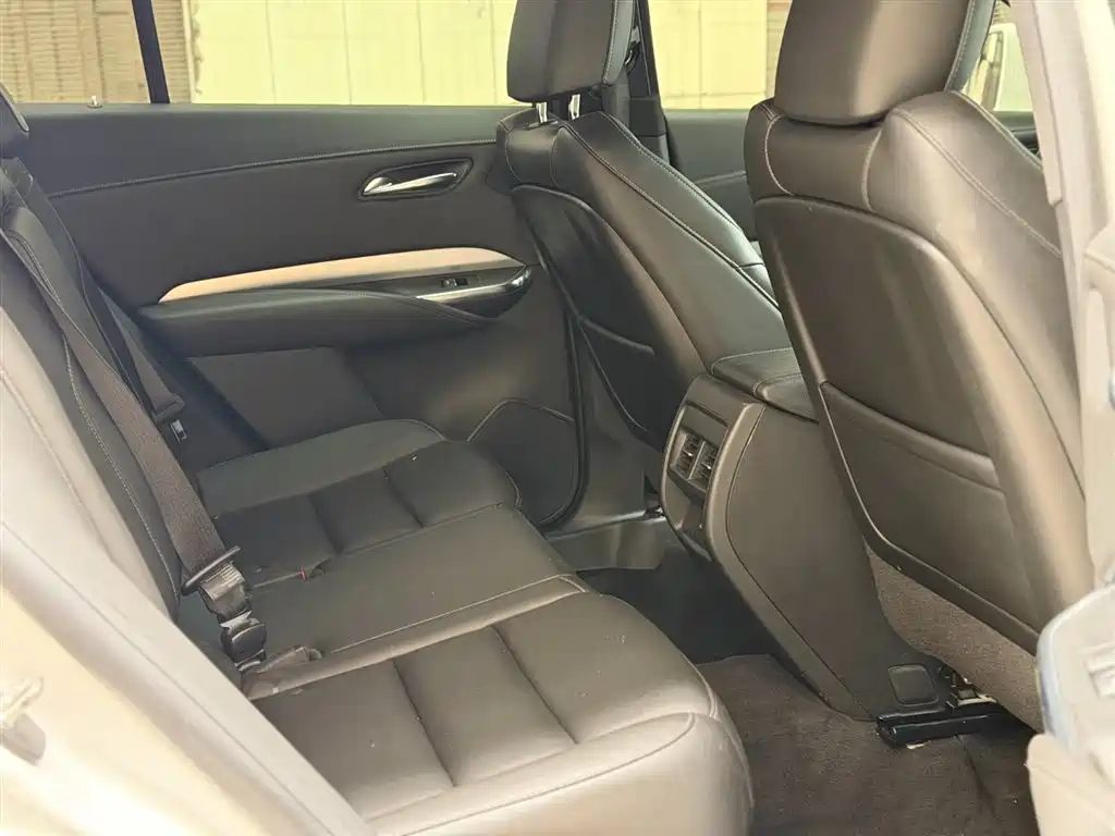 Cadillac XT4 2020 — фото 10