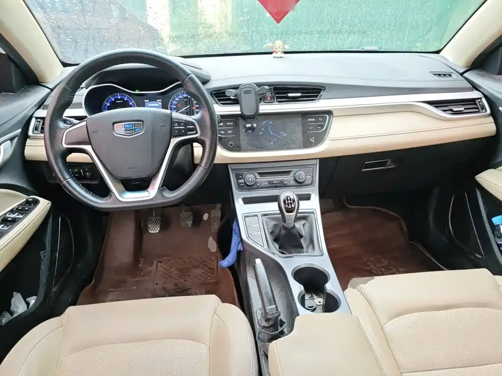 Geely Emgrand 2018 — фото 13