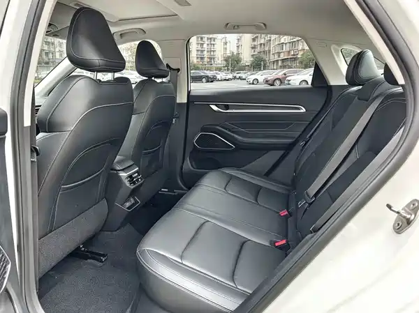 Geely Emgrand 2021