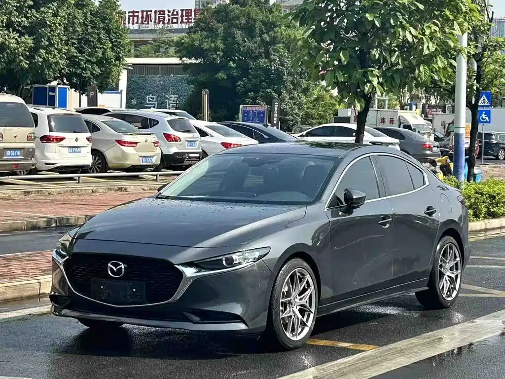 Mazda 3 Axela 2020 — фото 1
