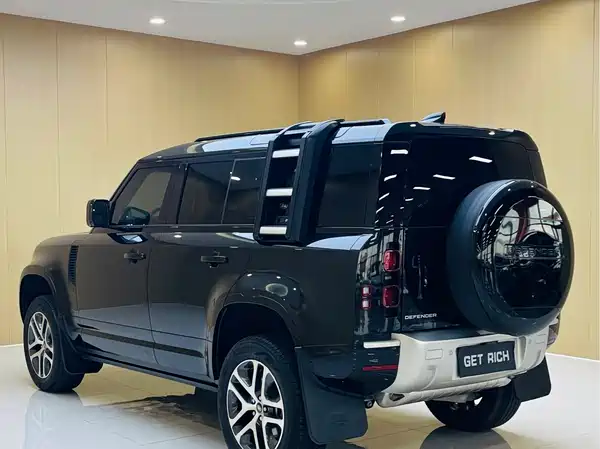 Land Rover Defender 2024