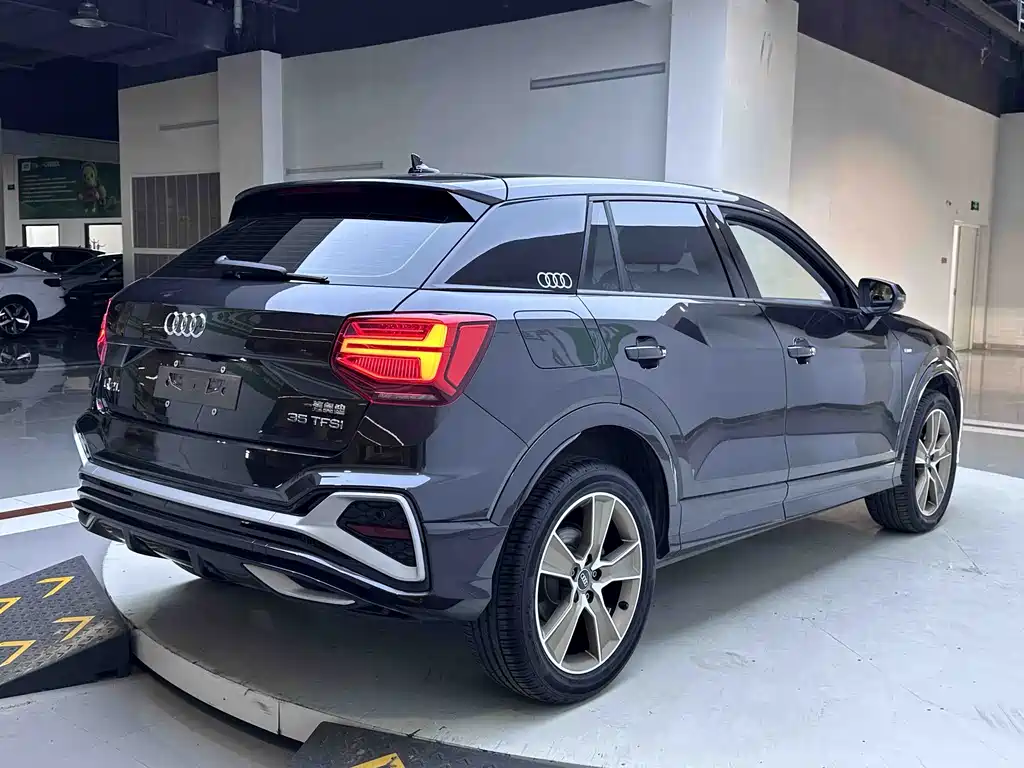 Audi Q2L 2021