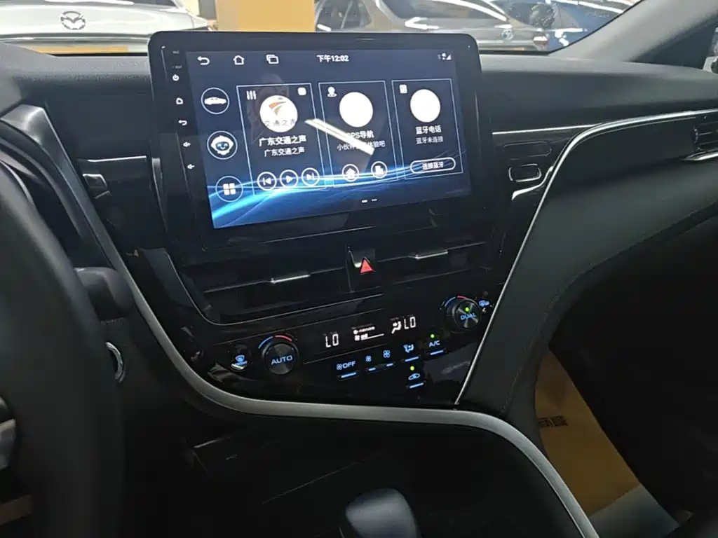 Toyota Camry 2022 — фото 13