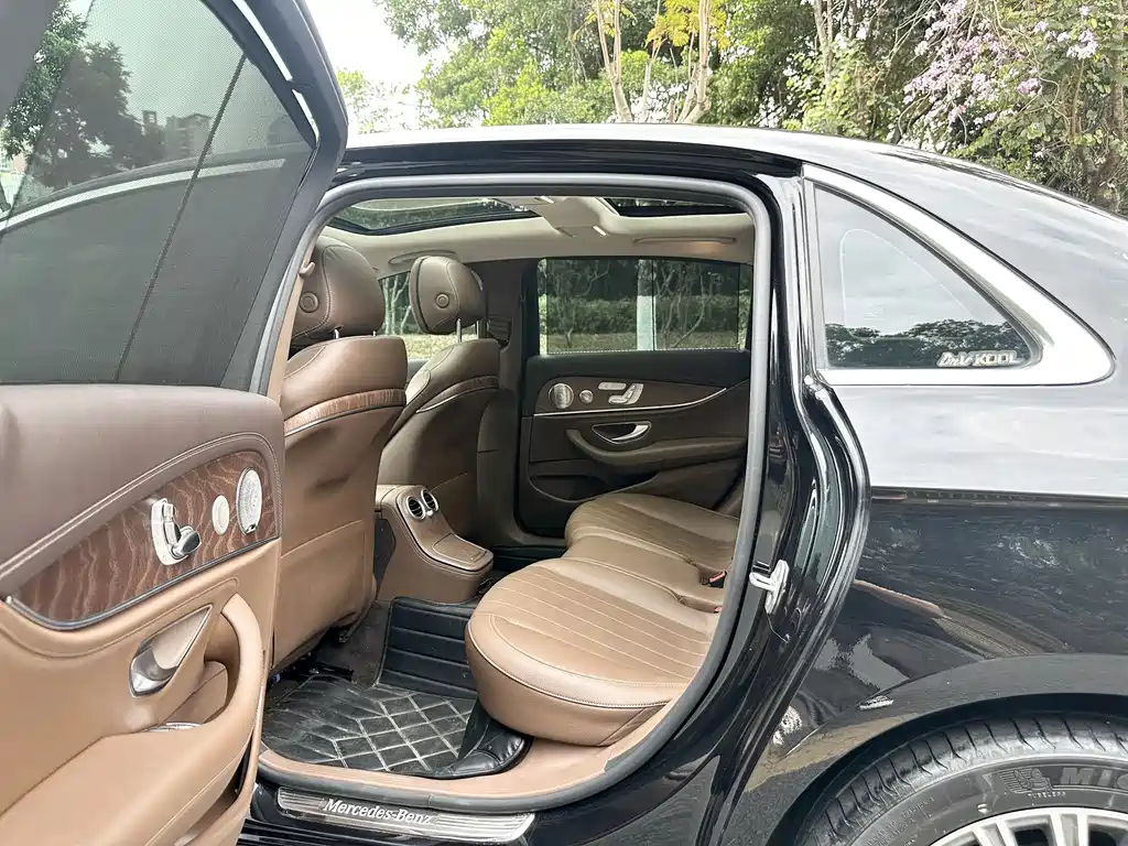 Mercedes-Benz E-Class 2022 — фото 10