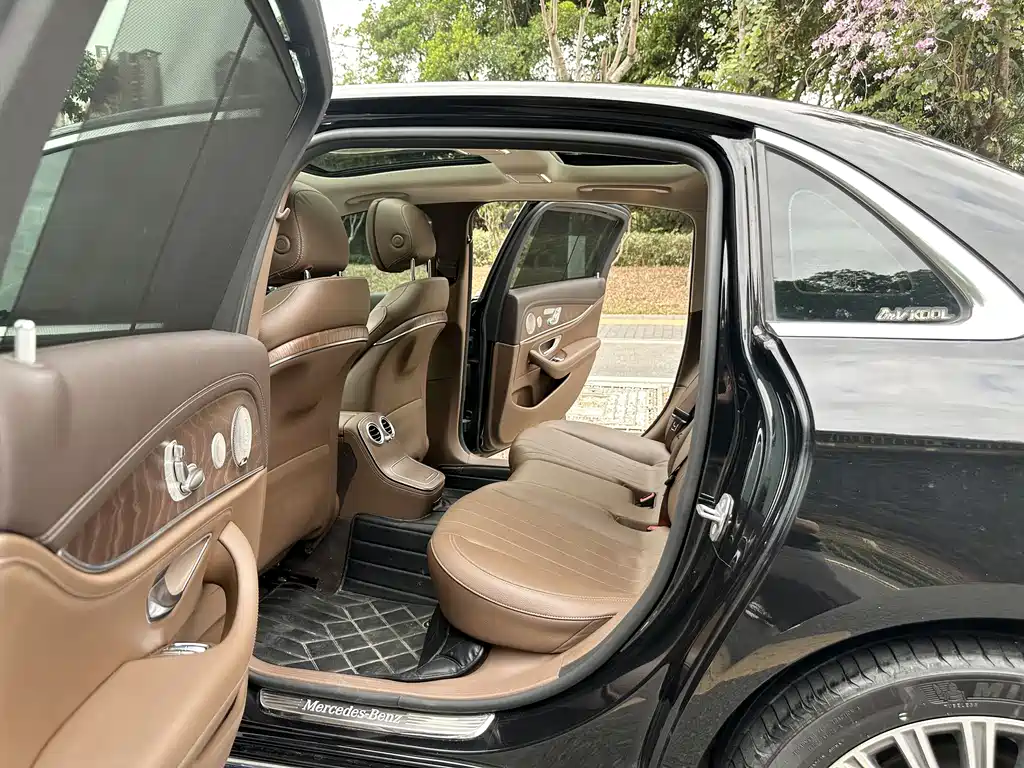 Mercedes-Benz E-Class 2022 — фото 11