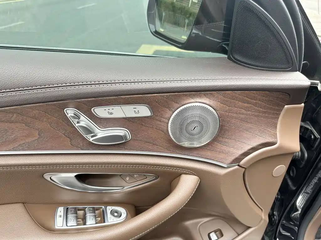 Mercedes-Benz E-Class 2022 — фото 16