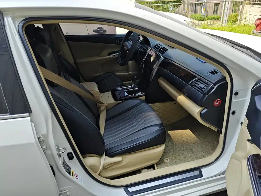 Toyota Camry 2015 — фото 8