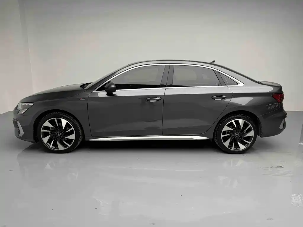Audi A3 2023 — фото 16