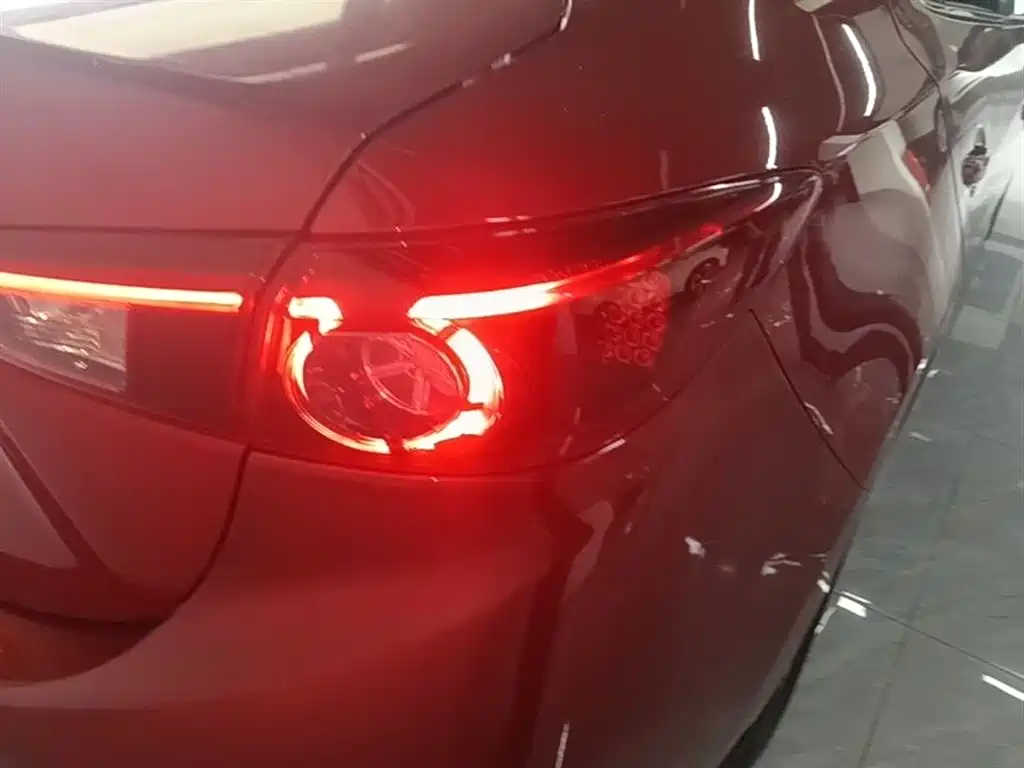 Mazda 3 Axela 2017 — фото 8