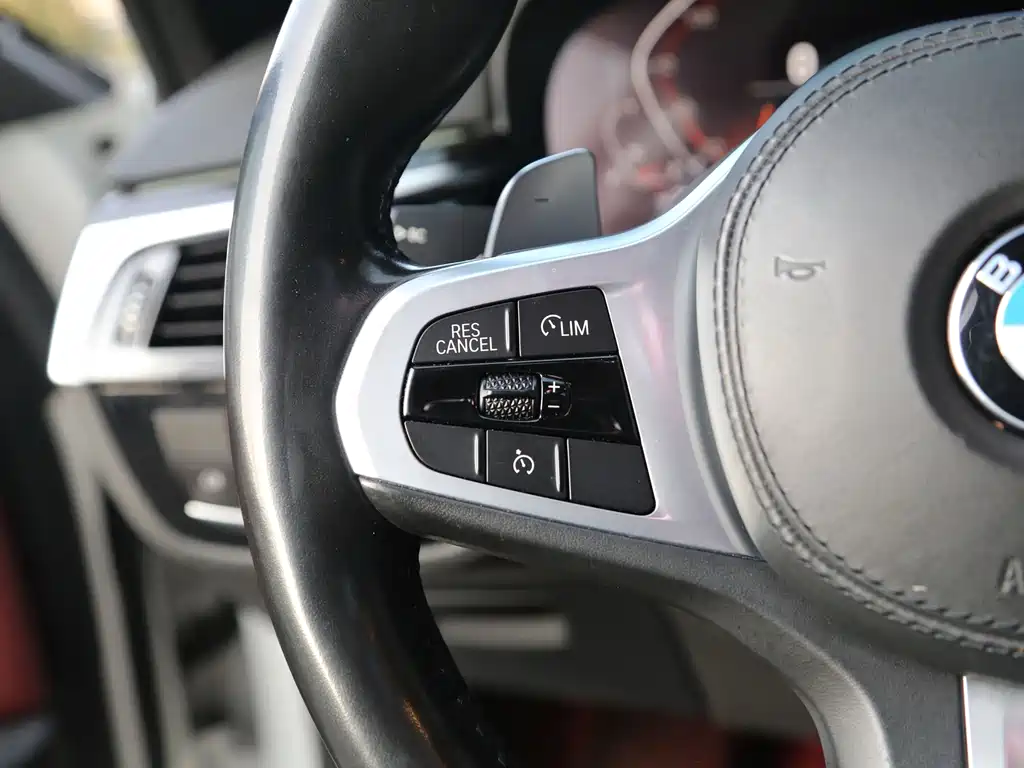 BMW 5 Series 2020 — фото 10