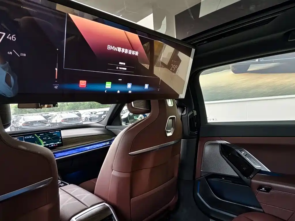 BMW i7 2023 — фото 17