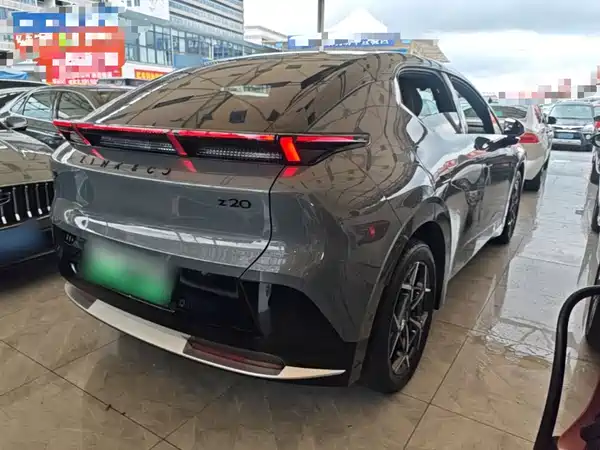 Lynk & Co Z20 2025